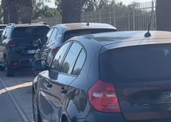 Cagliari, multe a raffica al Poetto: fra Fico d’India e Corto Maltese colpite decine di auto