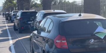 Cagliari, multe a raffica al Poetto: fra Fico d’India e Corto Maltese colpite decine di auto