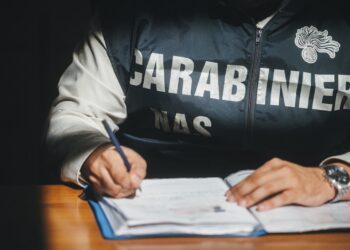 Profumi e cosmetici cancerogeni sequestrati in un negozio di articoli per la casa nel Cagliaritano