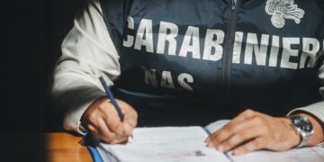 Profumi e cosmetici cancerogeni sequestrati in un negozio di articoli per la casa nel Cagliaritano