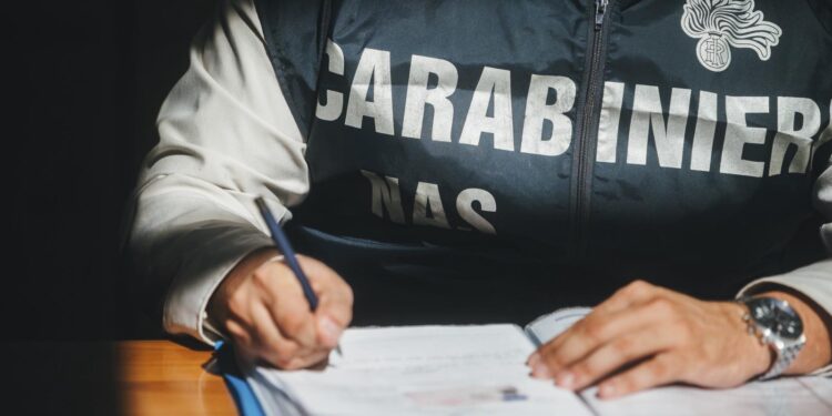 Profumi e cosmetici cancerogeni sequestrati in un negozio di articoli per la casa nel Cagliaritano