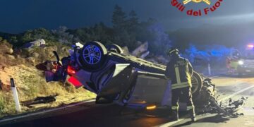 Auto contromano sulla 131, dramma all’alba: muore un uomo, ferito un bambino di 10 anni
