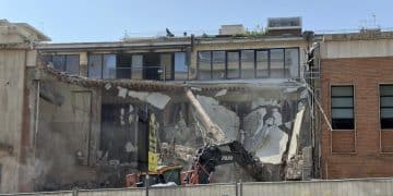 Cagliari, addio allo storico mercato di San Benedetto: ruspe in azione, al via le demolizioni