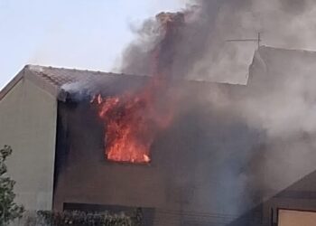 Sanluri, esplode una bombola di gas: casa in fiamme, miracolosamente nessuno è rimasto ferito