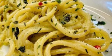 La cultura nel piatto: spaghetti aglio, olio e peperoncino
