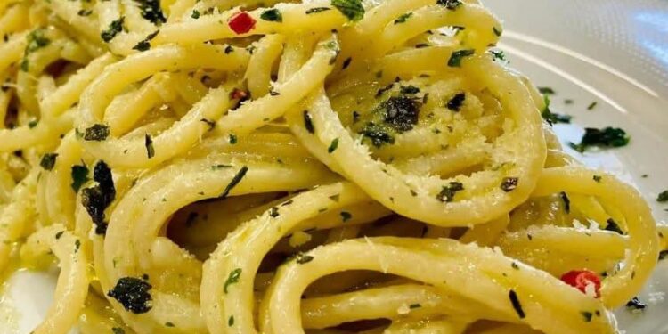 La cultura nel piatto: spaghetti aglio, olio e peperoncino