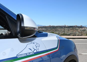 Cagliari, scappa davanti agli agenti con la cocaina: denunciato per resistenza, violenza e lesioni