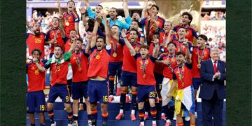 Mondiale 2026: grande imbarazzo sul palco al momento del trionfo della Spagna