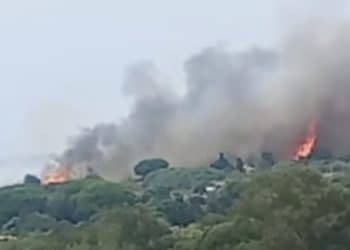 Portoscuso e Sinnai nella morsa di un fuoco spaventoso: per sicurezza evacuate anche tutte le suore