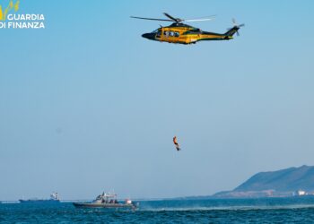 Sardegna, maxi esercitazione in mare e in montagna della Guardia di finanza e del Soccorso alpino