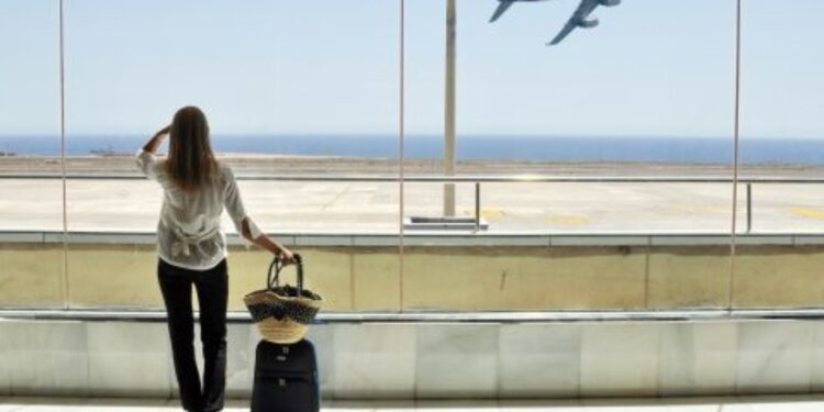 A 20 anni lascia la Sardegna per lavoro: «Vorrei tornare, ma qui troverei solo 800 euro al mese»
