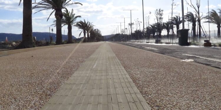 Cagliari, ancora un furto al Poetto: rubata una borsa con cellulare e documenti