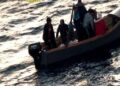Bagnante travolta a Chia da un barchino di migranti, Lega: “Fatto gravissimo, contro l’immigrazione clandestina servono coraggio e determinazione”
