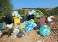Una discarica a cielo aperto lungo la costa di Arbus, degrado e rischi per la salute di residenti e turisti