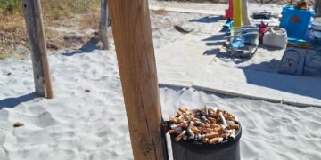 Villasimius, mancano i bagni pubblici e la spiaggia si trasforma in una latrina a cielo aperto