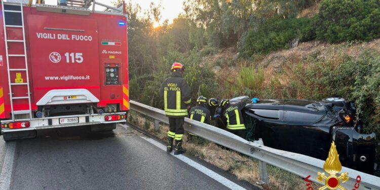 Olbia, esce di strada e finisce in un fossato: una donna in ospedale