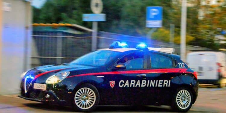 Alla guida senza patente e in stato di ebbrezza non si ferma all’alt: 21enne arrestato a Pula