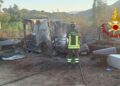 Olbia, fiamme in un deposito attrezzi: paura per la presenza di bombole e olio