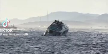 Yacht di 30 metri affonda a Porto Cervo, salvi i 14 a bordo