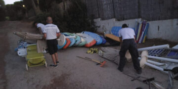 Pula, blitz della Guardia Costiera: sequestrati campi da beach volley, sup, canoe e attrezzature da spiaggia incustodite