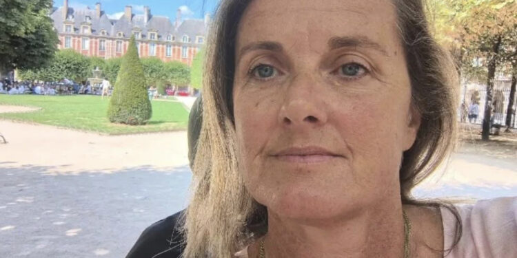 Crolla il balcone di casa: muore a 56 anni l’insegnante Roberta Celli