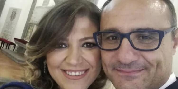 Travolti da un’auto che invade la loro corsia: muore una coppia