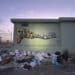 Cagliari, il nuovo murale satirico “Striscia l’immondizia” di Manu Invisible: “L’angolo con lo scorcio meno romantico della città”