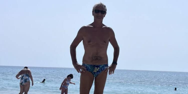 Giovane turista  francese salvato al Poetto, la consigliera Loi: “Quel vigile del fuoco è mio marito”