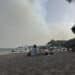 Grosso incendio ad Arzana, il fumo avvolge la spiaggia  di Santa Maria Navarrese: bagnanti impauriti (VIDEO)