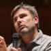 Alessandro Di Battista ricoverato a Cuba per un malore: “Profonda preoccupazione”