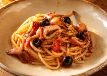 La cultura nel piatto, linguine di mare ai calamari