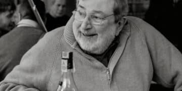 Guccini a Cagliari, quei ricordi struggenti: “Quando Francesco incantò’ l’anfiteatro e il porto”