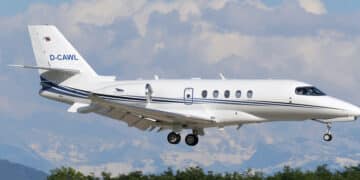 Paura in volo, Cessna lancia l’allarme: atterraggio d’emergenza a Cagliari, cinque aerei in attesa