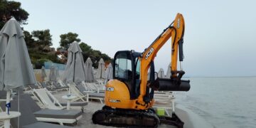 Santa Margherita di Pula, il rispetto della fascia libera lungo la battigia pare poco conosciuto