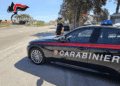 Tenta il furto di un borsello da un’auto e aggredisce il proprietario: arrestato a Sassari