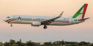 Nuovo disagio per i viaggiatori, il volo Aeroitalia Roma-Cagliari resta a terra: passeggeri in hotel