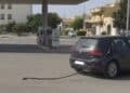 Sanluri, automobista distratto va via con la pompa di benzina attaccata al serbatoio