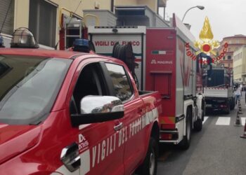 Cagliari, paura in via Falzarego: crepe in una palazzina, famiglie evacuate
