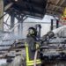 Assemini, vegetazione in fiamme a Macchiareddu: il fuoco minaccia un’azienda