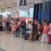 Cagliari, l’aeroporto tiene in ostaggio residenti e turisti: controesodo da incubo