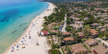 Costa Rei, ragazzini armati di pistola giocattolo tentano di svaligiare gli appartamenti