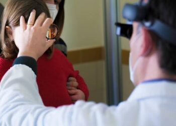 Sanità incubo anche per i bambini: “A 9 anni con un corpo estraneo nell’occhio per 48 ore, nessun ospedale poteva curarlo”