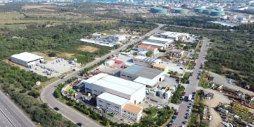 Troppo caldo anche nelle industrie: arriva l’accordo salva vita per gli operai del polo di Sarroch