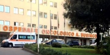 Cagliari: “All’Oncologico pazienti e famiglie abbandonati, zero personale all’accoglienza, siamo sull’orlo del collasso”