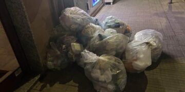 La Sardegna affoga nella plastica: centri di stoccaggio che si riempiono, ritiri rallentati, Comuni che rischiano il blocco totale