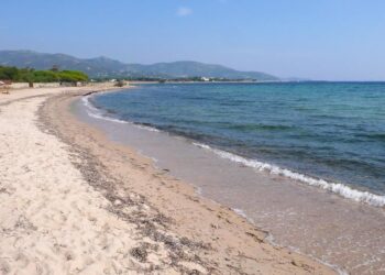 Quartu, a Sant’Andrea nuovo intervento del “giustiziere della spiaggia”: via i ragazzi delle suore