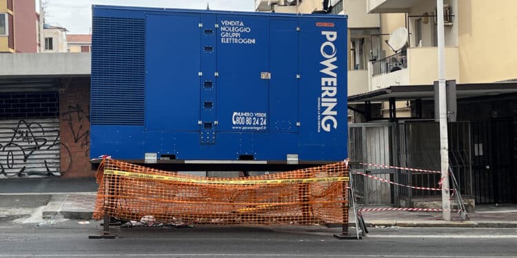 Cagliari: “In via Cadello un enorme generatore acceso giorno e notte contro i blackout, non dormiamo da settimane”