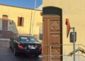 Selargius, specchio stradale rivolto verso il marciapiede impedisce la visuale