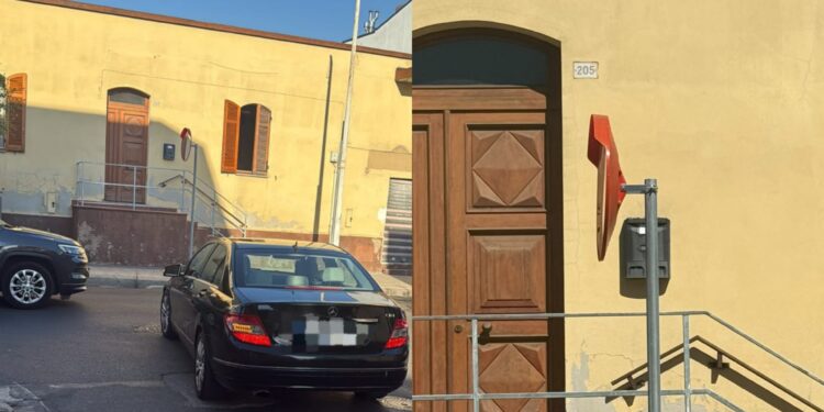 Selargius, specchio stradale rivolto verso il marciapiede impedisce la visuale