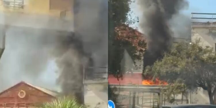Cagliari, grosso incendio in viale Monasti, fumo e fiamme alte partite da un edificio